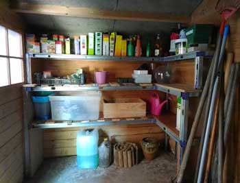 diy-gardenshed shelves